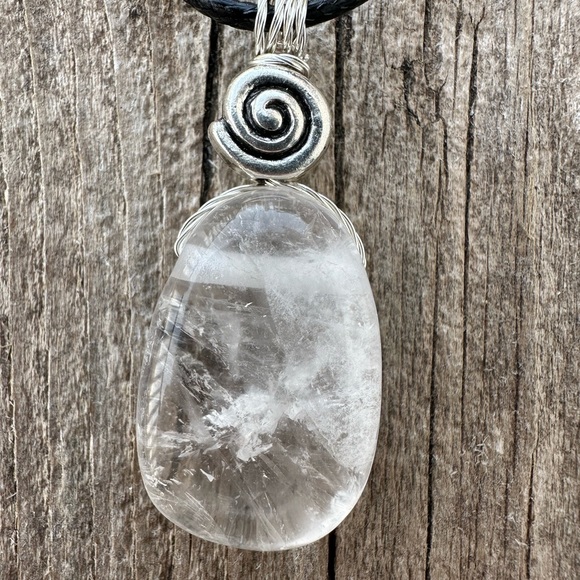 Clear Quartz Necklace for Awakening and Opening the Crown Chakra - Picture 7 of 9